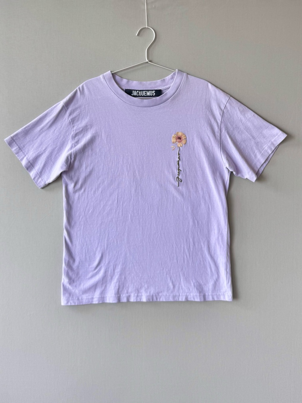 Jacquemus Men’s Lilac 100% Cotton Tee with Embroidered Logo and Print Flower - M
